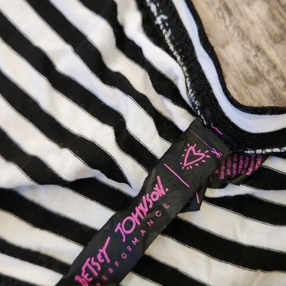 Betsey Johnson Black and White Striped Tee t-shirt "Love is all we need" XL - Picture 6 of 7